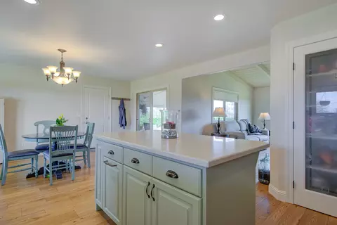 12249 Manzanoaks Dr, Redding, CA 96003 photo 10
