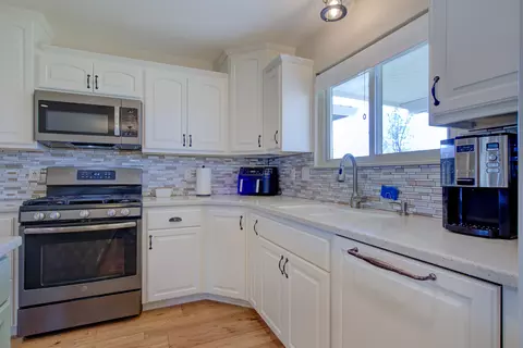 12249 Manzanoaks Dr, Redding, CA 96003 photo 9