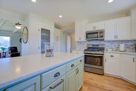 12249 Manzanoaks Dr, Redding, CA 96003 photo 8
