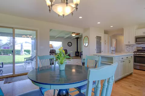 12249 Manzanoaks Dr, Redding, CA 96003 photo 12