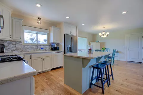 12249 Manzanoaks Dr, Redding, CA 96003 photo 6