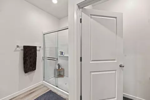 Bath - 5237 Monaco Pkwy, Redding, CA 96002 photo 2 of 3