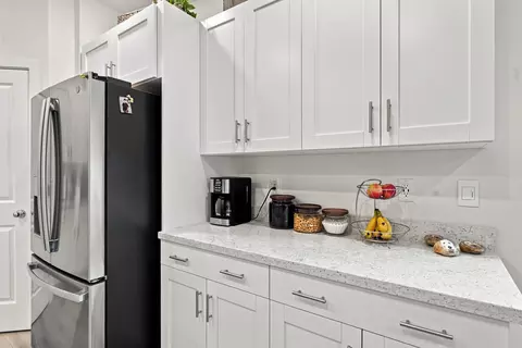 Kitchen - 5237 Monaco Pkwy, Redding, CA 96002 photo 3 of 5