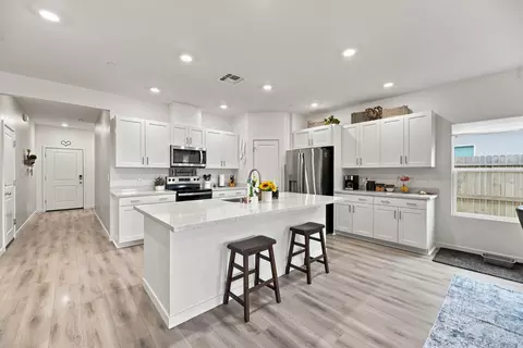 Kitchen - 5237 Monaco Pkwy, Redding, CA 96002 photo 1 of 5