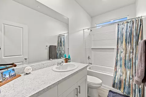 Bath - 5237 Monaco Pkwy, Redding, CA 96002 photo 3 of 3