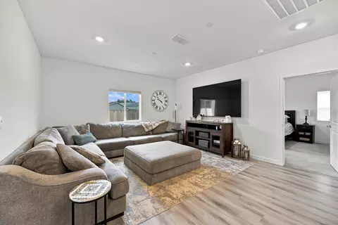 Entry Way - 5237 Monaco Pkwy, Redding, CA 96002 photo 1 of 2