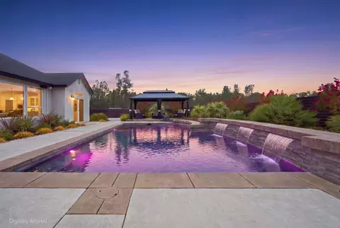 3320 Kentwood Dr, Redding, CA 96002