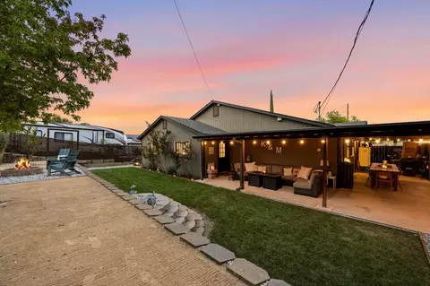 Exterior - 1360 Hemlock Ave, Anderson, CA 96007 photo 9 of 12