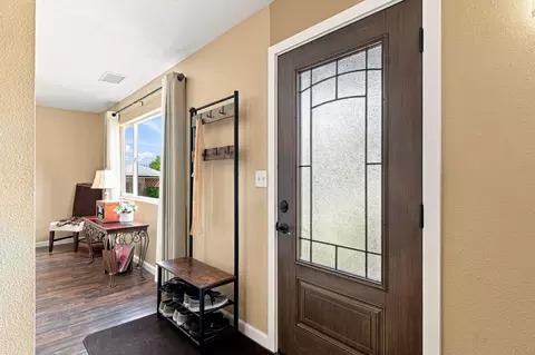 Entry Way - 1360 Hemlock Ave, Anderson, CA 96007 photo 1 of 1