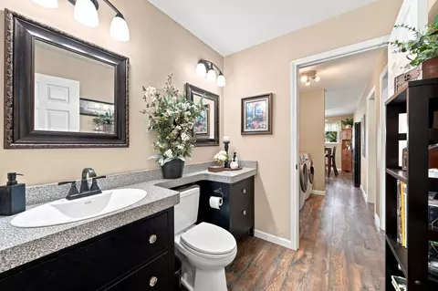 Bath - 1360 Hemlock Ave, Anderson, CA 96007 photo 1 of 1