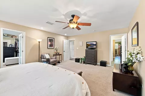 Bedroom - 1360 Hemlock Ave, Anderson, CA 96007 photo 4 of 6