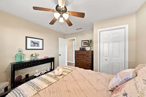 Bedroom - 1360 Hemlock Ave, Anderson, CA 96007 photo 6 of 6