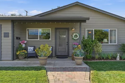 Exterior - 1360 Hemlock Ave, Anderson, CA 96007 photo 3 of 12