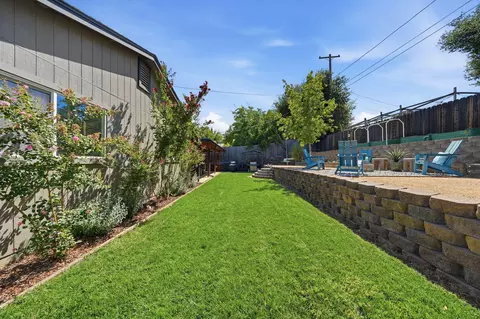 Exterior - 1360 Hemlock Ave, Anderson, CA 96007 photo 7 of 12