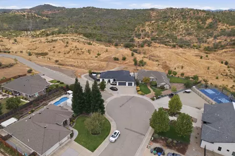 View/Area - 4689 Kilkee Dr, Redding, CA 96001 photo 2 of 7