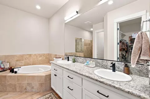Bath - 4689 Kilkee Dr, Redding, CA 96001 photo 1 of 5