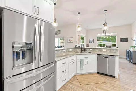 Kitchen - 4689 Kilkee Dr, Redding, CA 96001 photo 4 of 6