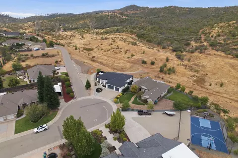 View/Area - 4689 Kilkee Dr, Redding, CA 96001 photo 3 of 7