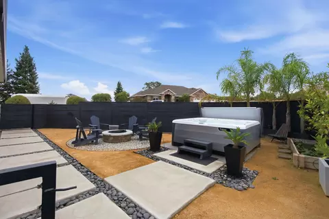Exterior - 4689 Kilkee Dr, Redding, CA 96001 photo 11 of 13