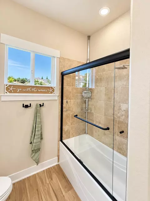 Bath - 4689 Kilkee Dr, Redding, CA 96001 photo 4 of 5
