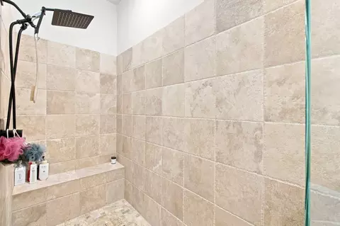 Bath - 4689 Kilkee Dr, Redding, CA 96001 photo 3 of 5