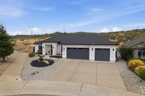 Exterior - 4689 Kilkee Dr, Redding, CA 96001 photo 3 of 13