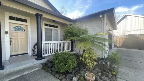 Exterior - 208 Viking Ct, Windsor, CA 95492 photo 4 of 7