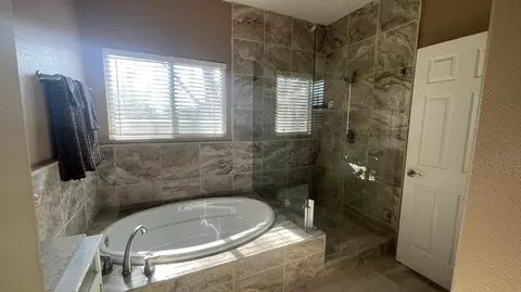 Bath - 208 Viking Ct, Windsor, CA 95492 photo 1 of 2