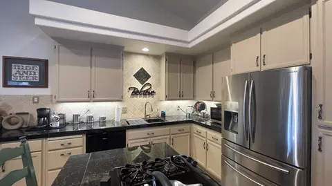 Kitchen - 208 Viking Ct, Windsor, CA 95492 photo 2 of 2