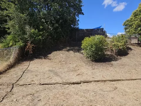 Exterior - 1073 Fallon Ct, Redding, CA 96003 photo 3 of 5