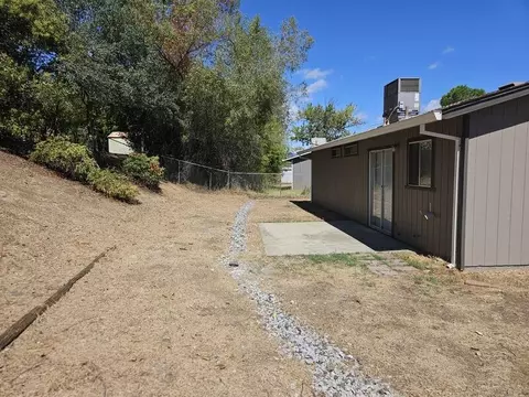 Exterior - 1073 Fallon Ct, Redding, CA 96003 photo 4 of 5