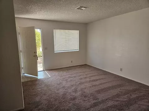 Living - 1073 Fallon Ct, Redding, CA 96003 photo 1 of 2