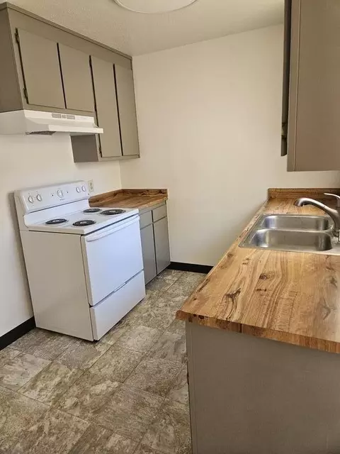 Kitchen - 1073 Fallon Ct, Redding, CA 96003 photo 1 of 2
