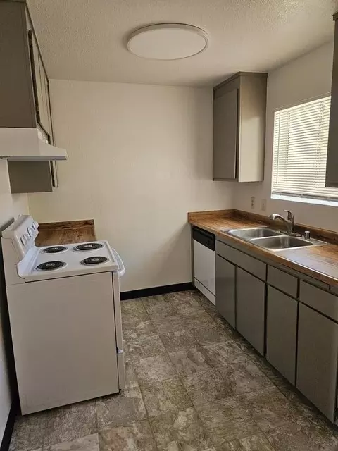 Kitchen - 1073 Fallon Ct, Redding, CA 96003 photo 2 of 2