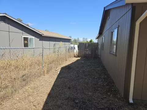 Exterior - 1073 Fallon Ct, Redding, CA 96003 photo 5 of 5