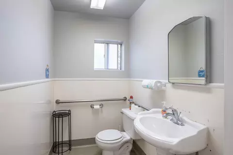 Bath - 2037 Pine St, Redding, CA 96001 photo 1 of 2