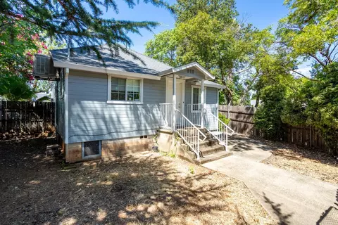 Exterior - 2037 Pine St, Redding, CA 96001 photo 2 of 6