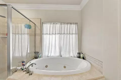 Bath - 2323 Tradition Way, Redding, CA 96001 photo 3 of 6