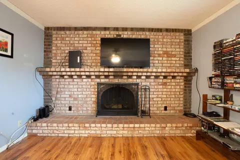 Living - 5637 Cascade Dr, Redding, CA 96003 photo 2 of 3