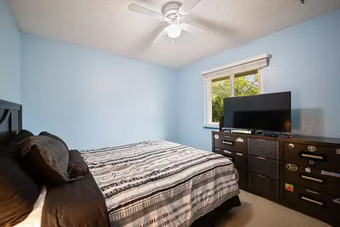 Bedroom - 5637 Cascade Dr, Redding, CA 96003 photo 3 of 6