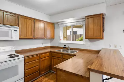 Kitchen - 5637 Cascade Dr, Redding, CA 96003 photo 3 of 3
