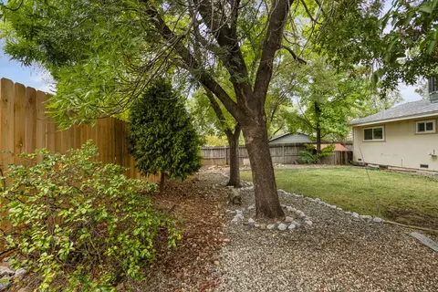 Exterior - 5637 Cascade Dr, Redding, CA 96003 photo 9 of 13