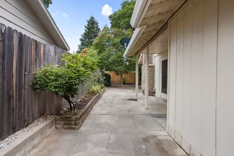 Exterior - 5637 Cascade Dr, Redding, CA 96003 photo 12 of 13