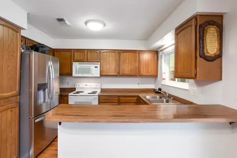 Kitchen - 5637 Cascade Dr, Redding, CA 96003 photo 2 of 3