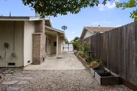 Exterior - 5637 Cascade Dr, Redding, CA 96003 photo 11 of 13
