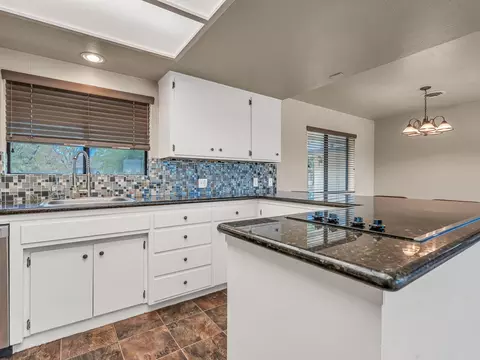 Kitchen - 6905 Scotview Ln, Anderson, CA 96007 photo 6 of 6
