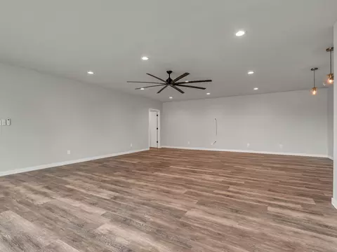 Living - 6905 Scotview Ln, Anderson, CA 96007 photo 9 of 12