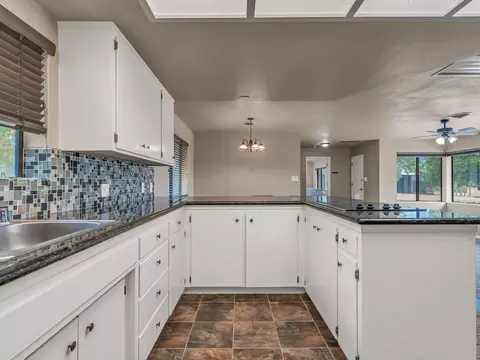 Kitchen - 6905 Scotview Ln, Anderson, CA 96007 photo 4 of 6