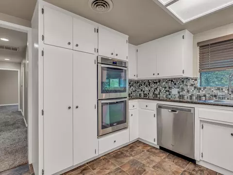 Kitchen - 6905 Scotview Ln, Anderson, CA 96007 photo 5 of 6