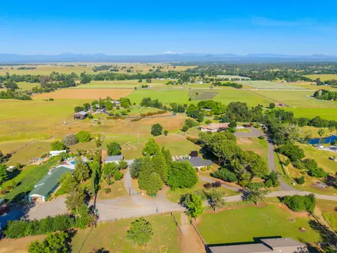 View/Area - 6905 Scotview Ln, Anderson, CA 96007 photo 6 of 8